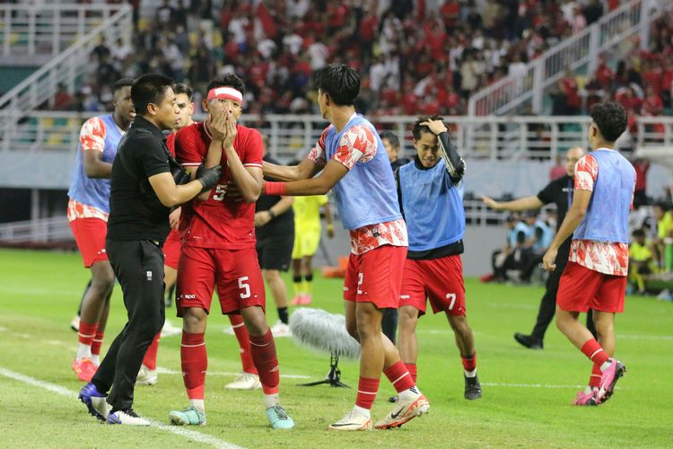 Timnas Indonesia: Prediksi Final AFF U-19 VS Thailand - Piala AFF atau ASEAN Football Federation Championship adalah turnamen sepak bola yang diadakan oleh Federasi Sepak Bola ASEAN (AFF).