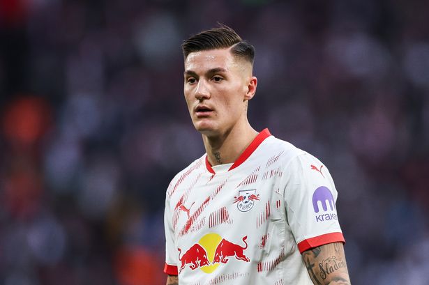 Persaingan Ketat untuk Benjamin Sesko: Manchester United dan Newcastle United Memperkuat Minat